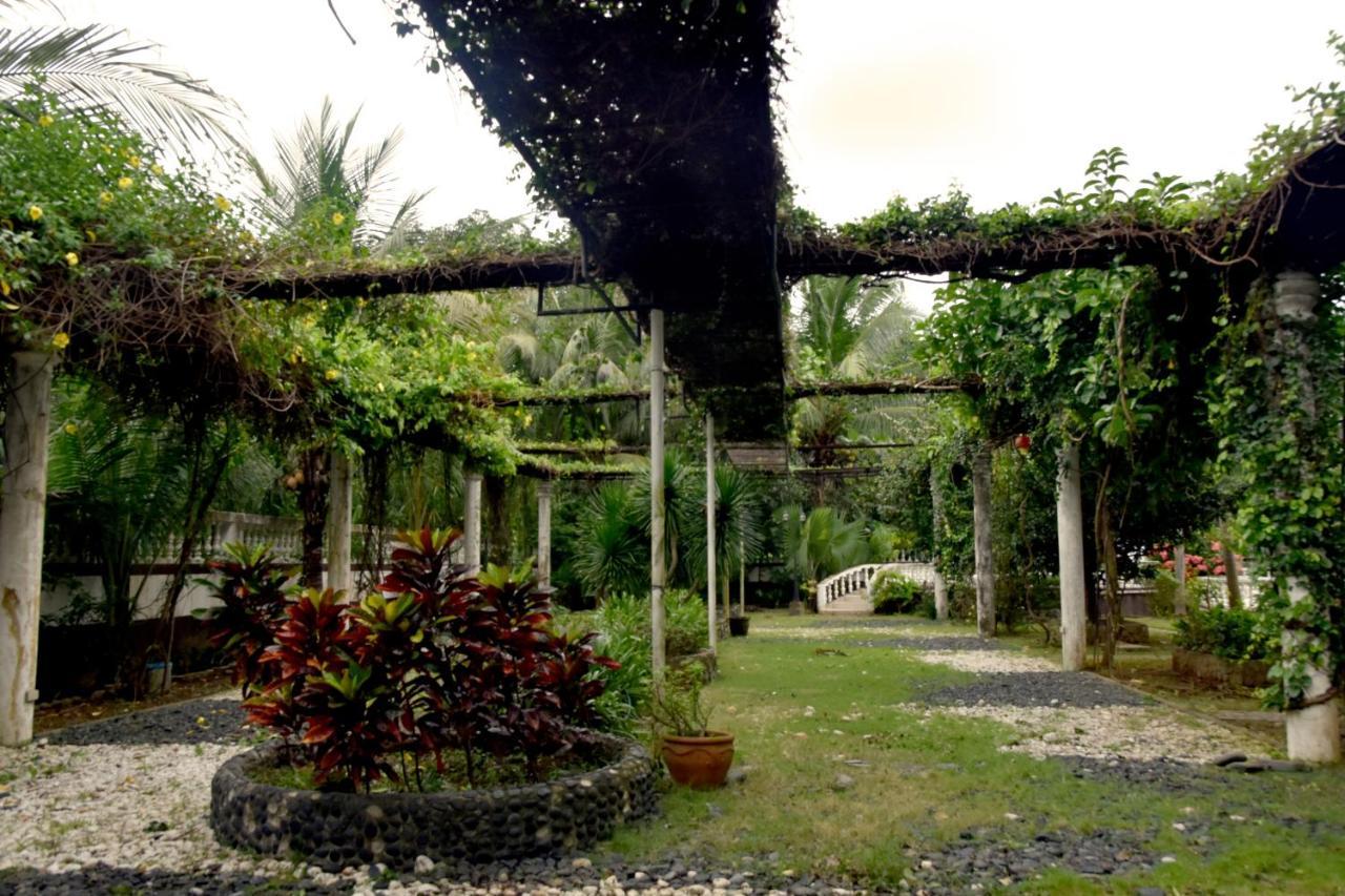 Isla De Oro Hotel Mamburao Eksteriør billede