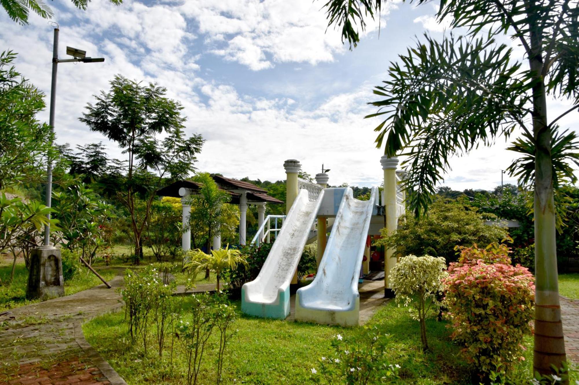 Isla De Oro Hotel Mamburao Eksteriør billede