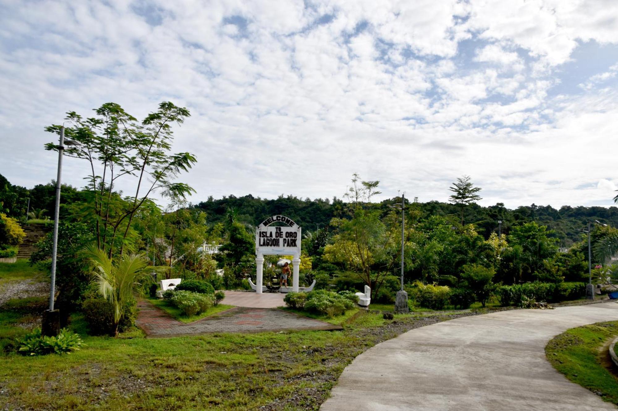 Isla De Oro Hotel Mamburao Eksteriør billede