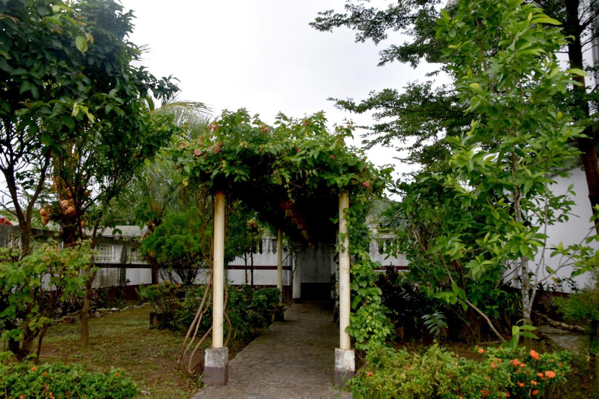 Isla De Oro Hotel Mamburao Eksteriør billede