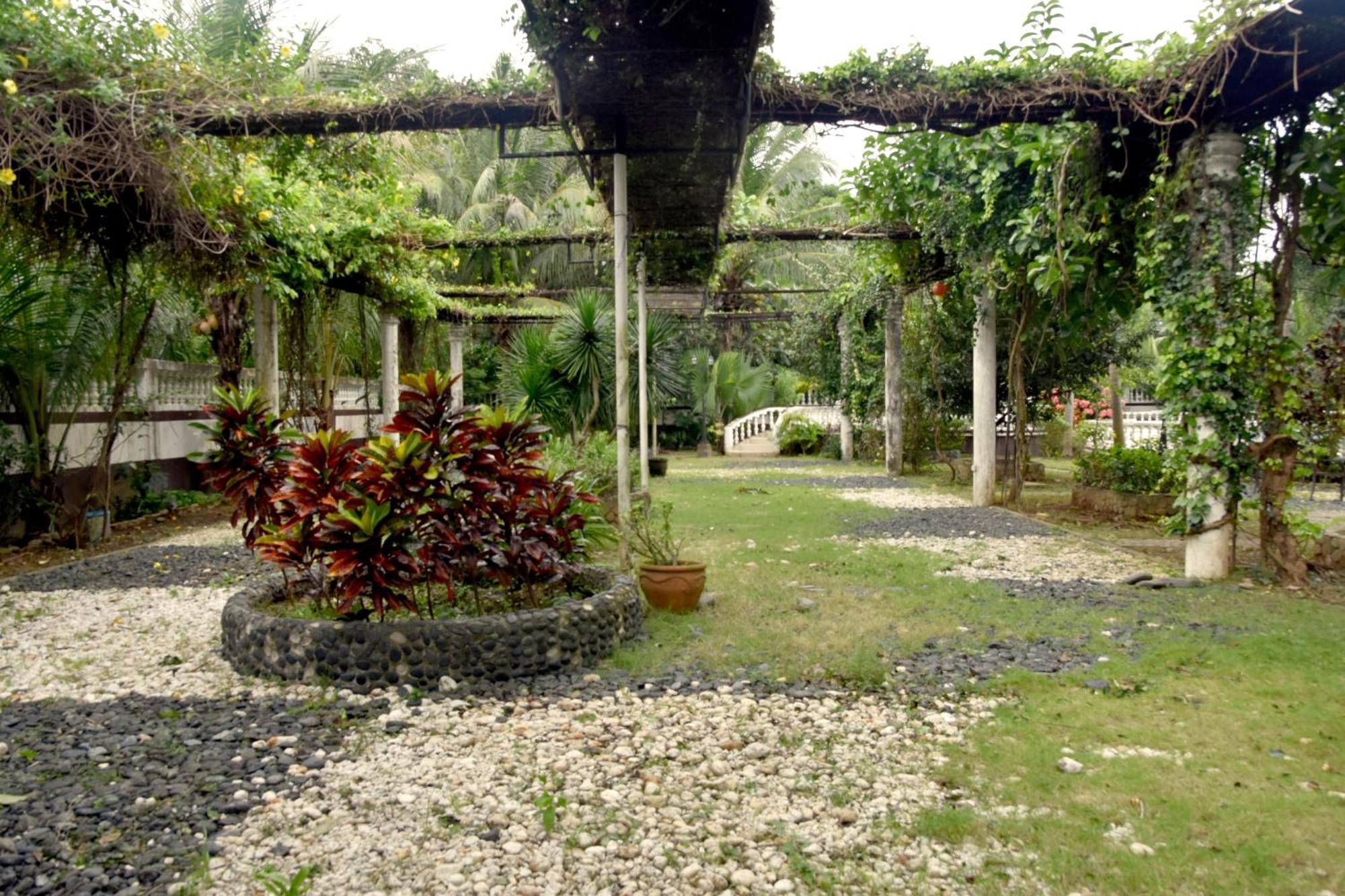 Isla De Oro Hotel Mamburao Eksteriør billede